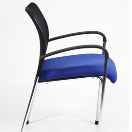 Poltroncina visitatore coco blu c/bracc.